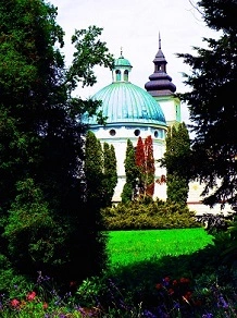 Polska: fotografia przedstawiająca fragment parku i zamku w Krasiczynie (fot. RK)